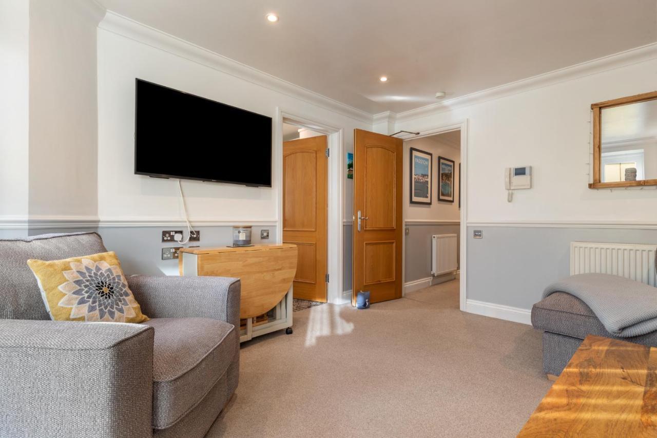 3 South Beach Court - Cosy Seafront Apartment テンビー エクステリア 写真