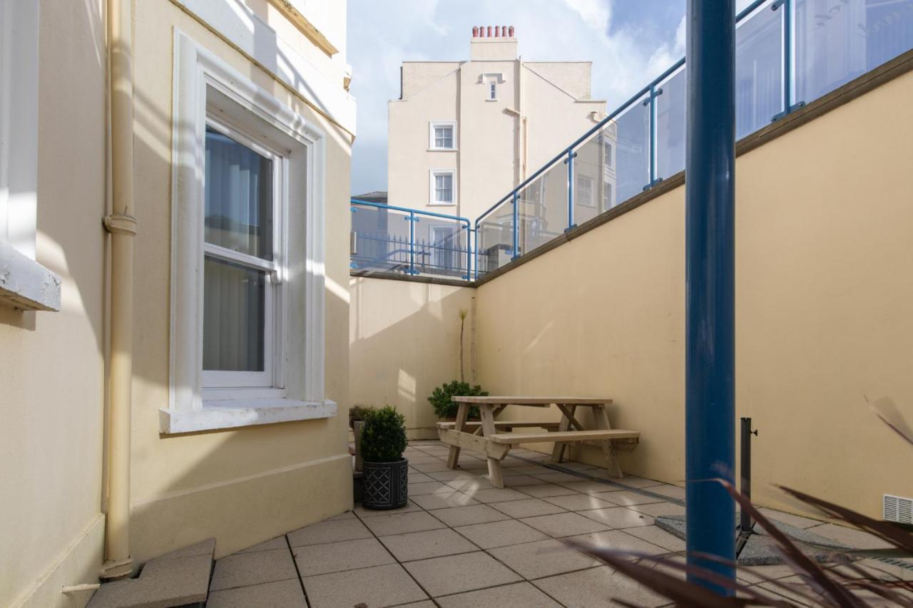 3 South Beach Court - Cosy Seafront Apartment テンビー エクステリア 写真